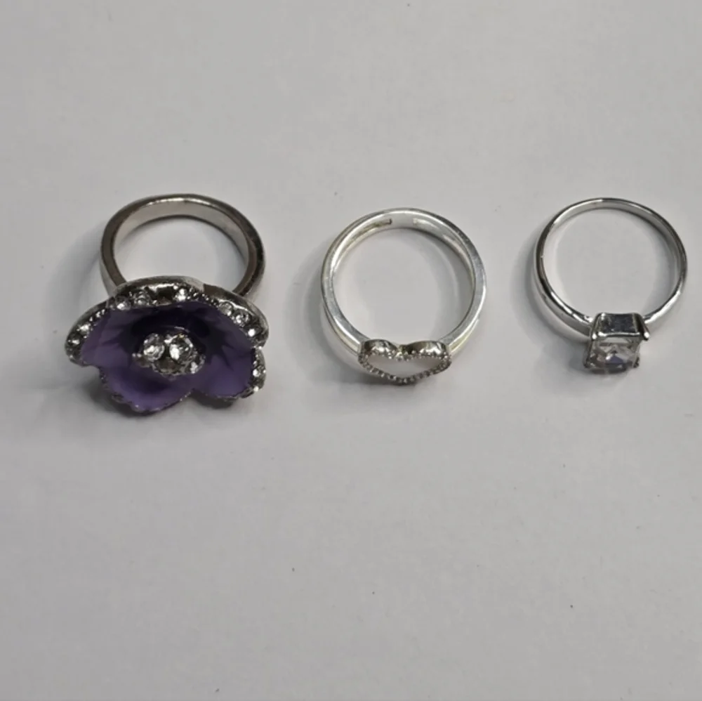 Treska Elegant‎ Purple Flower Ring with Silver Accents Size 7 Bundle Lot